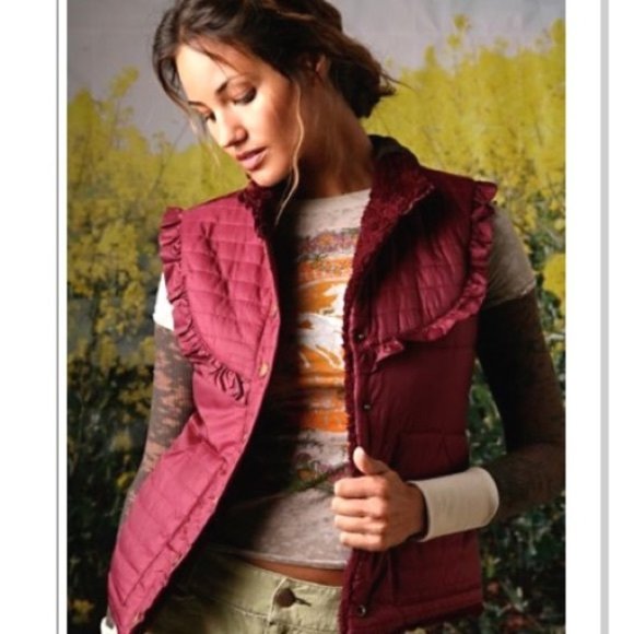 Ruffle Sherpa Puffer Vest Burgundy 